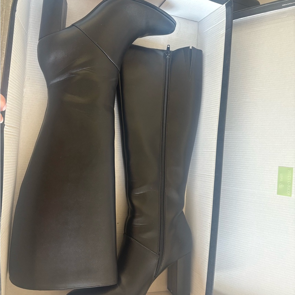Saks Fifth Avenue Black Heeled Boots Sleek Design